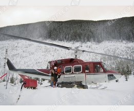 Helicopter refuelling winter / Canada