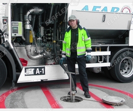 Aircraft refuelling: MannTek sampling unit in hydrant system